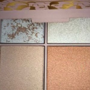 KNDR   Kinder glow highlighter palette